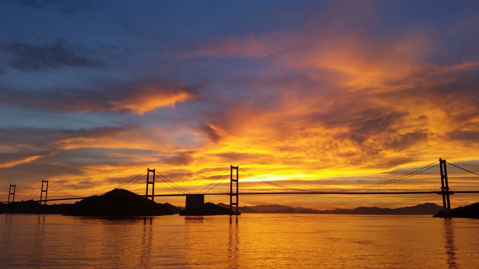 来島海峡大橋の夕焼け